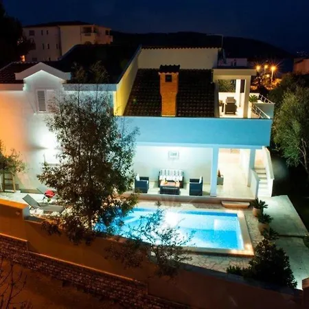 Gorgeous In Okrug Gornji With House Sea View Holiday home Trogir