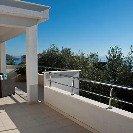 Holiday home Gorgeous In Okrug Gornji With House Sea View